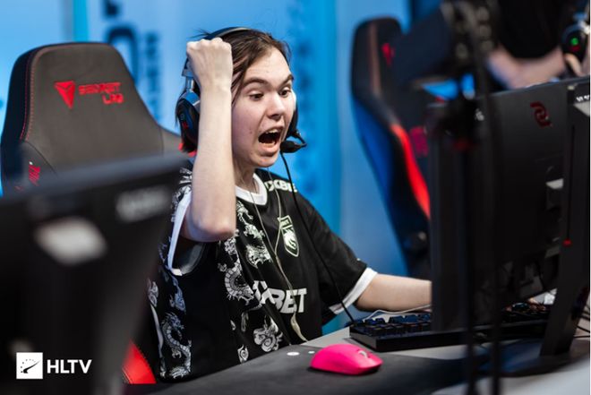 上演了一场 上演了一场