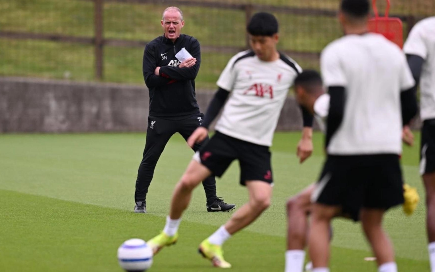 他的缺席可 他的缺席可